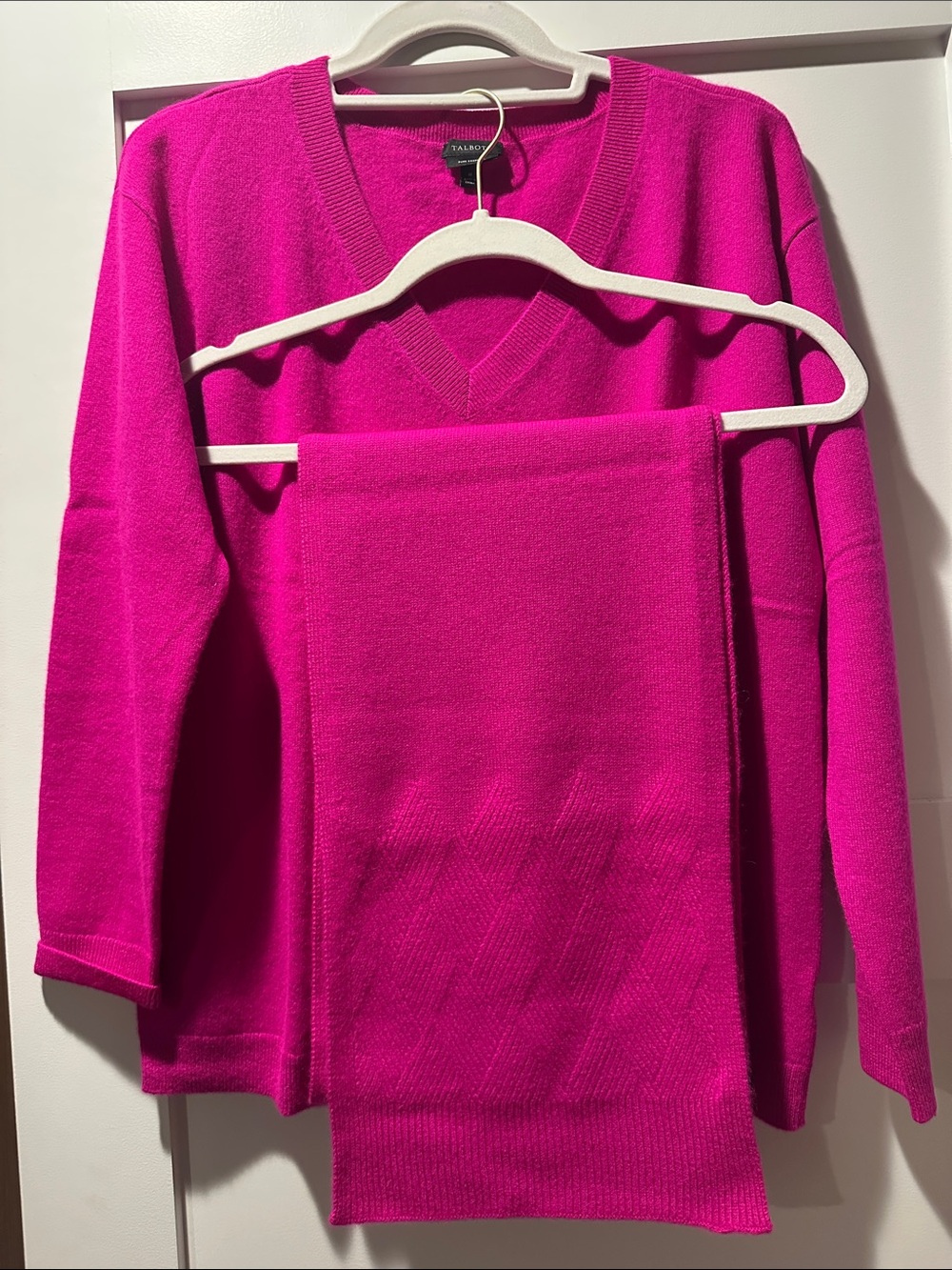 Talbots Cashmere  V-Neck Sweater in Hot Pink with matching Scarf,  size M
